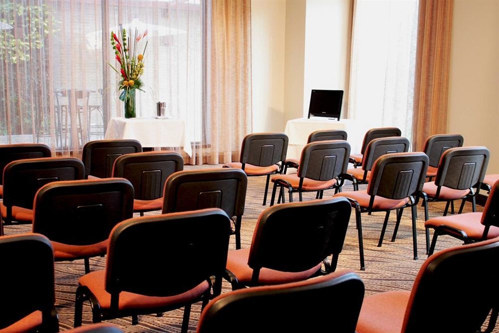 Hotel Morrison Usaquen Bogota Ngoại thất bức ảnh A meeting room